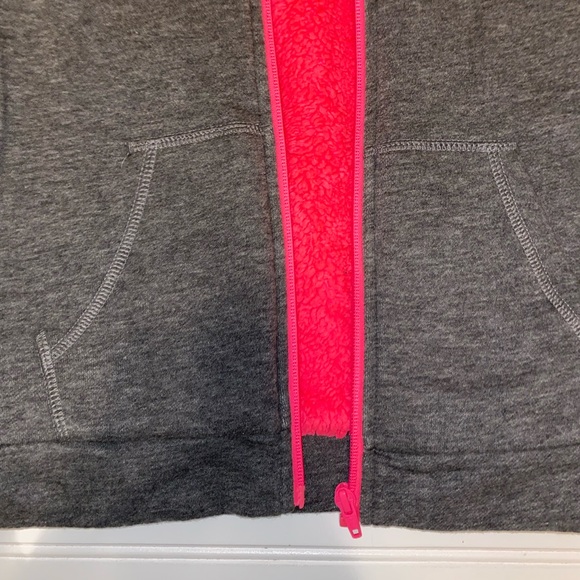 Girls Puma Thick Hoodie Sweatshirt Thick Fuzzy Lined Grey Pink Size 14/16 Large - Picture 7 of 7